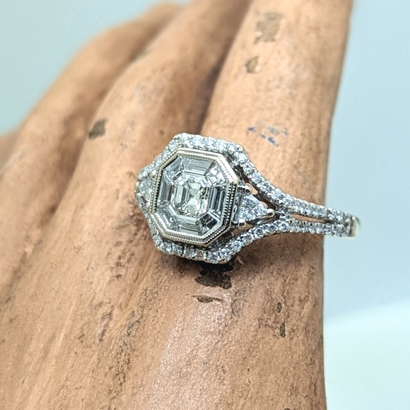 Amazing 18K Gold Diamond Cluster Ring - Picture 3 of 7